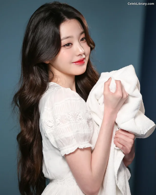 Jang Won-young 장원영 WONYOUNG photo 6 of 5846