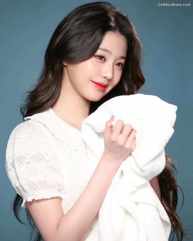 Jang Won-young 장원영 WONYOUNG photo 7 of 5846