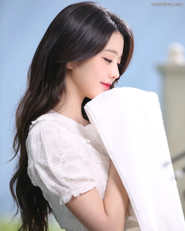 Jang Won-young 장원영 WONYOUNG photo 10 of 5846