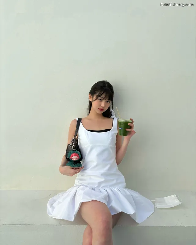 Jang Won-young  장원영 WONYOUNG photo 1 of 5846