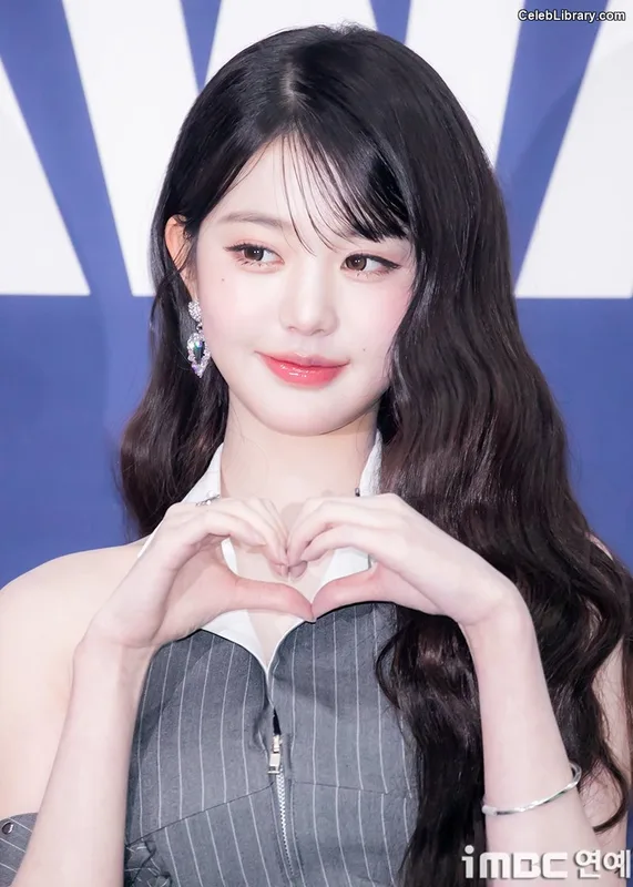 Jang Won-young 장원영 WONYOUNG photo 1 of 5846