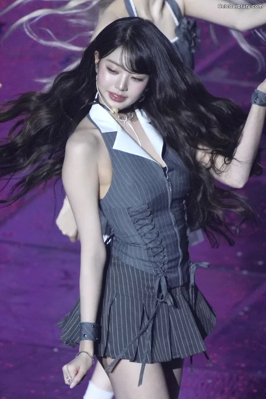 Jang Won-young  장원영 WONYOUNG photo 2 of 5846