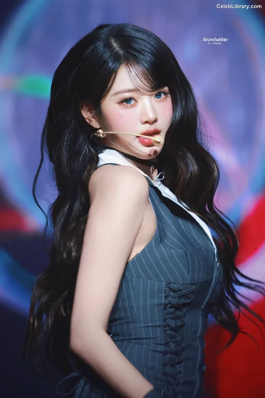 Jang Won-young  장원영 WONYOUNG photo 2 of 5846