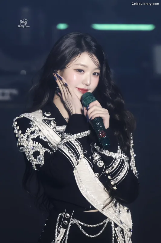 Jang Won-young  장원영 WONYOUNG photo 1 of 5846