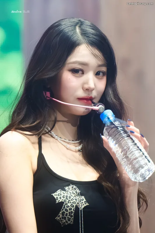Jang Won-young  장원영 WONYOUNG photo 16 of 5846