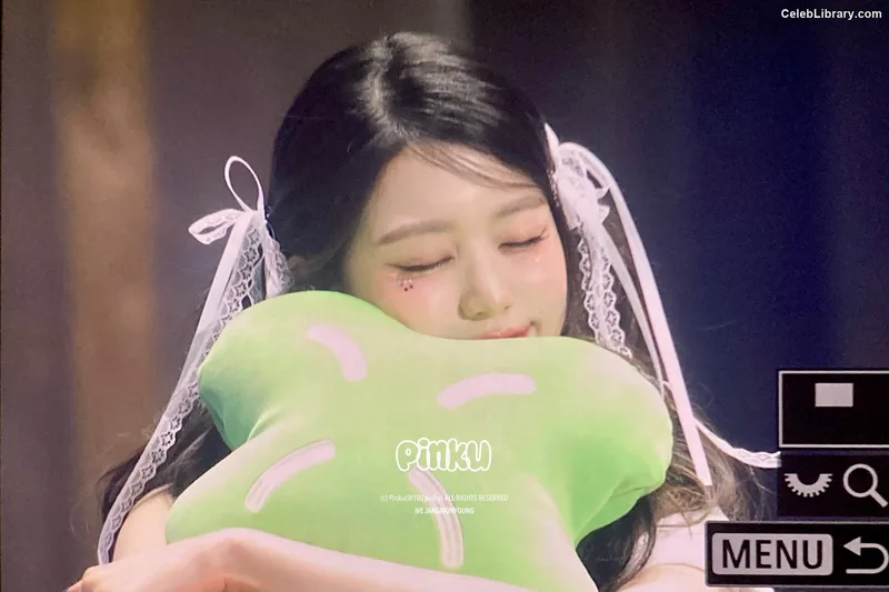Jang Won-young 장원영 WONYOUNG photo 1 of 5846