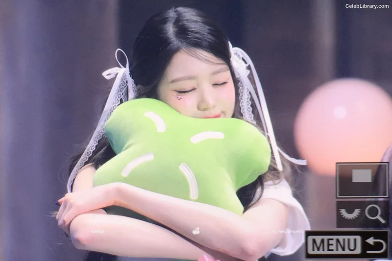 Jang Won-young 장원영 WONYOUNG photo 3 of 5846