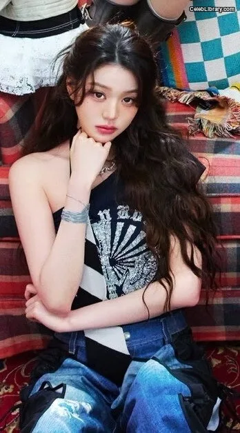 Jang Won-young 장원영 WONYOUNG photo 24 of 5846