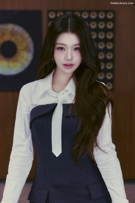 Jang Won-young 장원영 WONYOUNG photo 1 of 5846