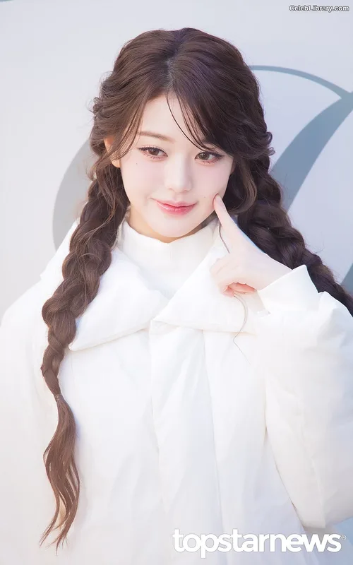 Jang Won-young  장원영 WONYOUNG photo 1 of 5846