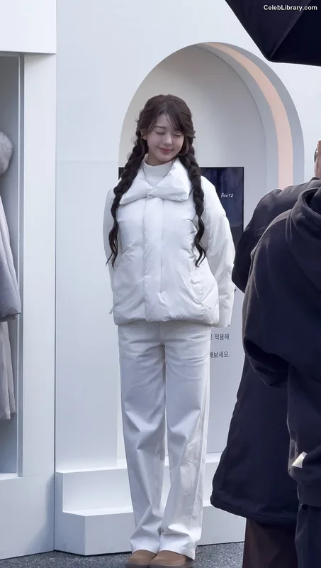 Jang Won-young  장원영 WONYOUNG photo 1 of 5846