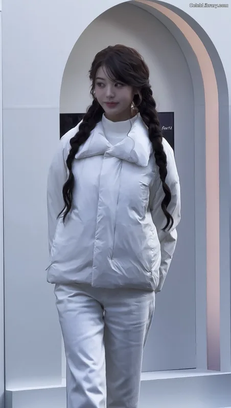 Jang Won-young  장원영 WONYOUNG photo 2 of 5846