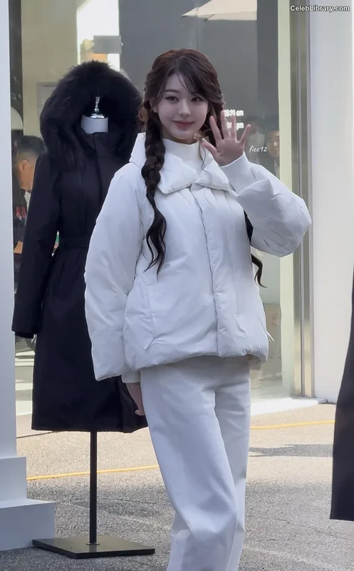 Jang Won-young  장원영 WONYOUNG photo 4 of 5846