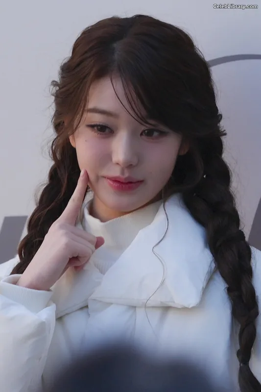 Jang Won-young  장원영 WONYOUNG photo 6 of 5846