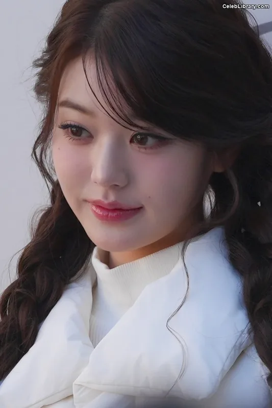 Jang Won-young  장원영 WONYOUNG photo 7 of 5846