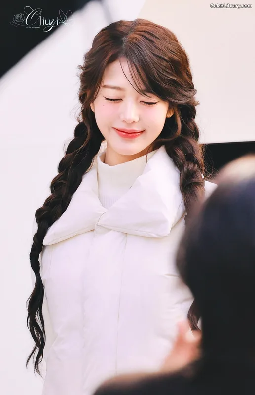Jang Won-young  장원영 WONYOUNG photo 20 of 5846