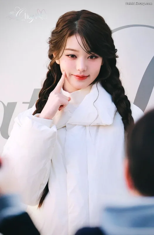 Jang Won-young  장원영 WONYOUNG photo 21 of 5846