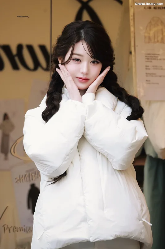 Jang Won-young  장원영 WONYOUNG photo 22 of 5846