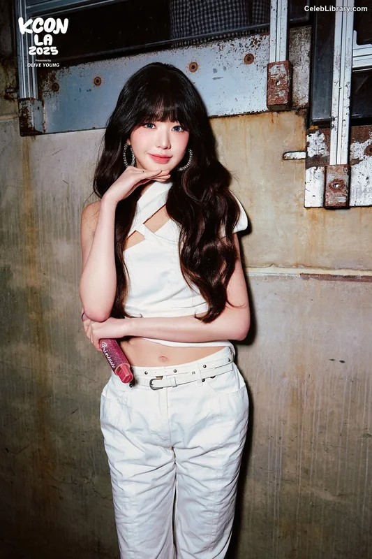 Jang Won-young  장원영 WONYOUNG photo 1 of 5846