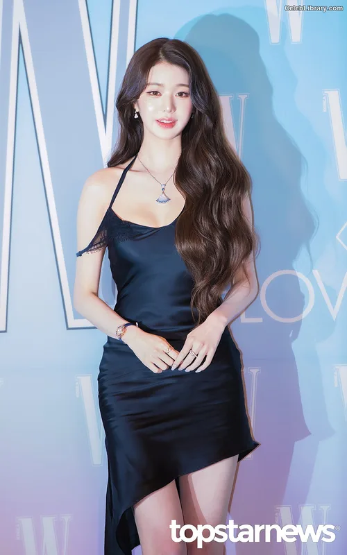Jang Won-young  장원영 WONYOUNG photo 10 of 5846