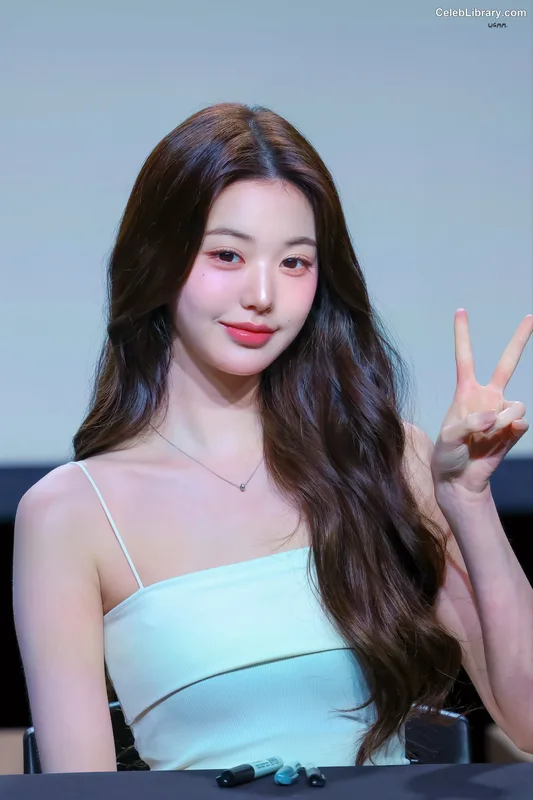 Jang Won-young  장원영 WONYOUNG photo 17 of 5846