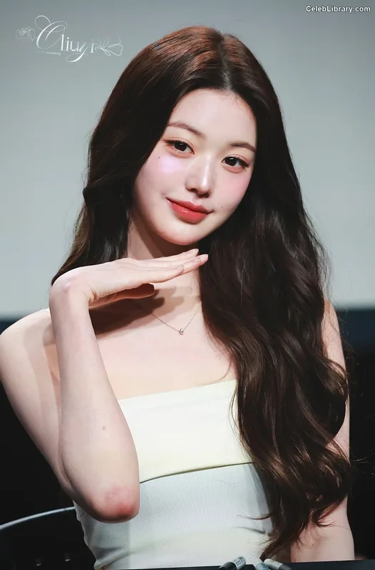 Jang Won-young  장원영 WONYOUNG photo 20 of 5846