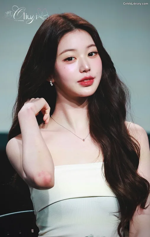 Jang Won-young  장원영 WONYOUNG photo 21 of 5846