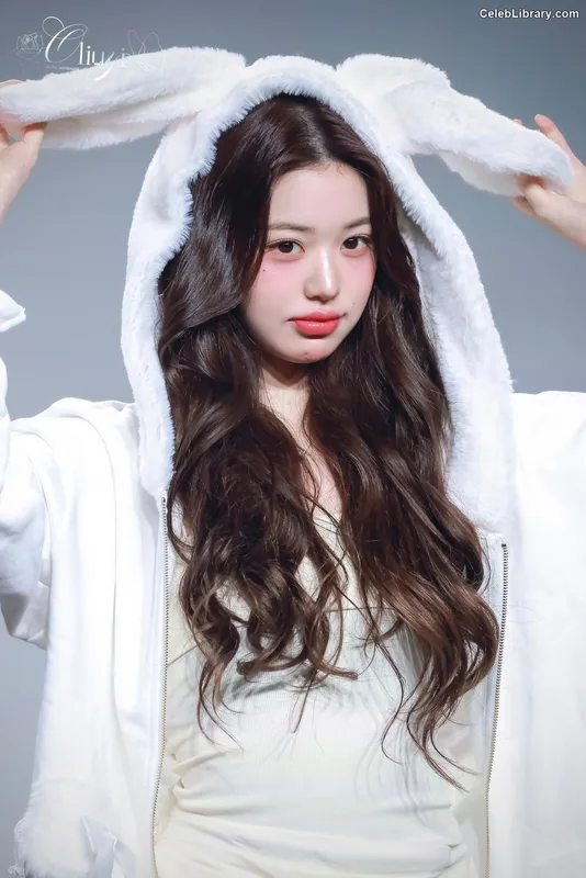 Jang Won-young 장원영 WONYOUNG photo 1 of 5846