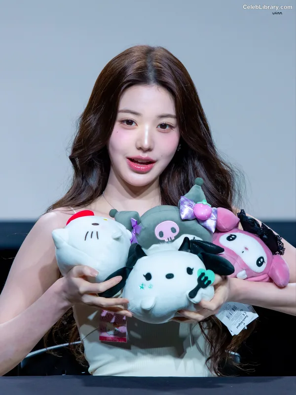 Jang Won-young 장원영 WONYOUNG photo 10 of 5846