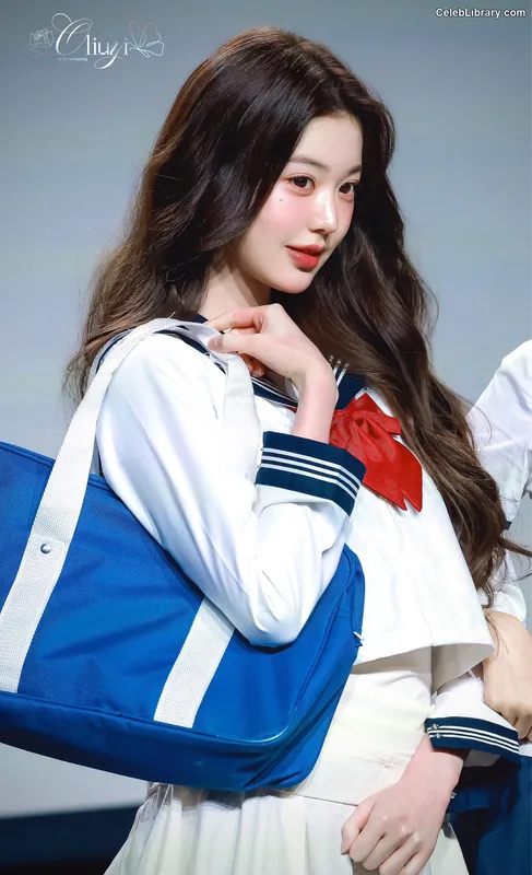 Jang Won-young 장원영 WONYOUNG photo 17 of 5846