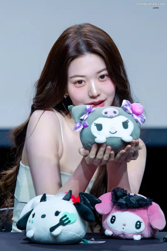 Jang Won-young 장원영 WONYOUNG photo 24 of 5846