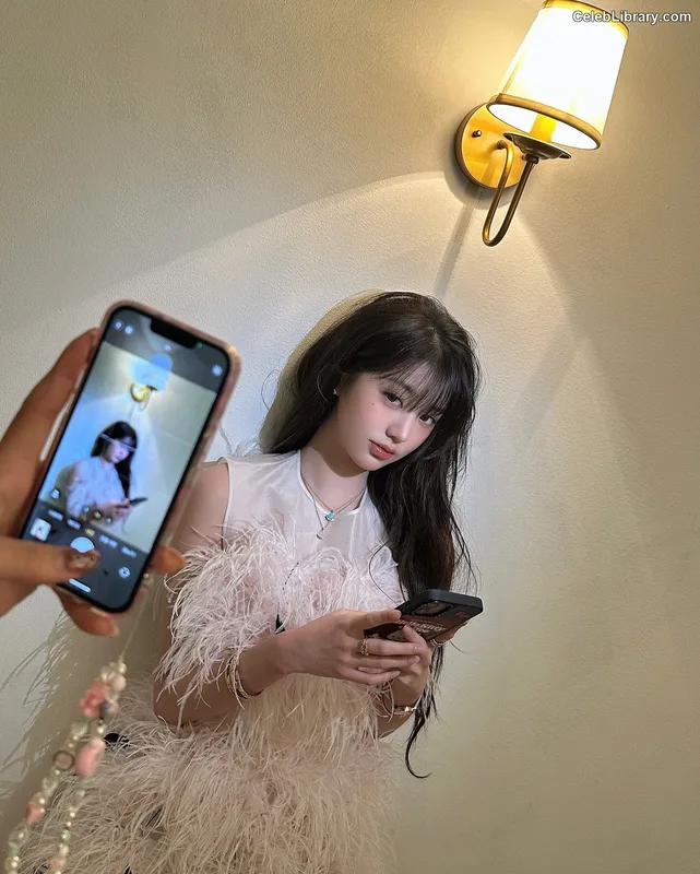 Jang Won-young 장원영 WONYOUNG photo 1 of 5846