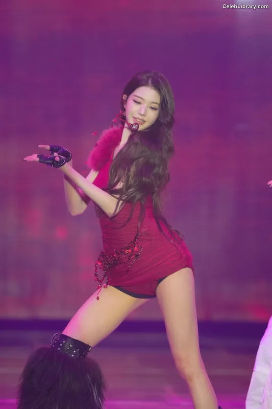 Jang Won-young 장원영 WONYOUNG photo 3 of 5846