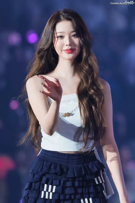 Jang Won-young 장원영 WONYOUNG photo 10 of 5846