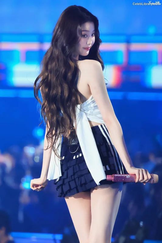 Jang Won-young 장원영 WONYOUNG photo 17 of 5846
