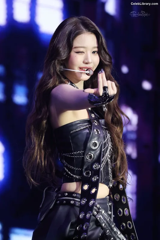 Jang Won-young  장원영 WONYOUNG photo 1 of 5846