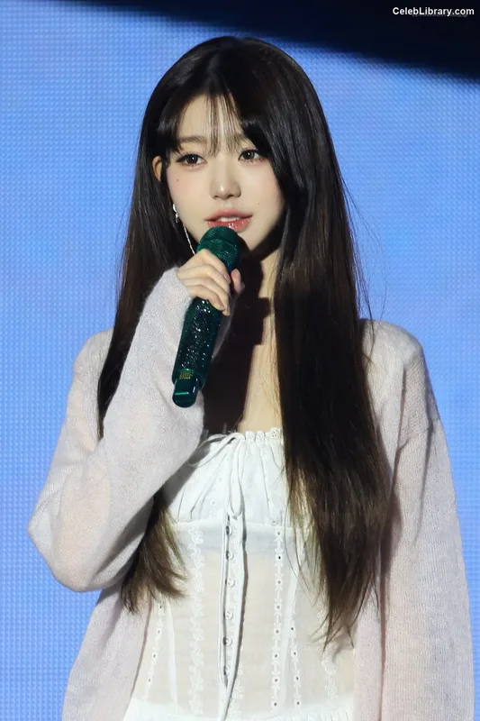 Jang Won-young  장원영 WONYOUNG photo 10 of 5846