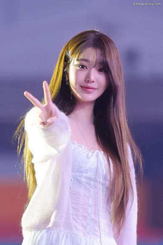 Jang Won-young  장원영 WONYOUNG photo 19 of 5846