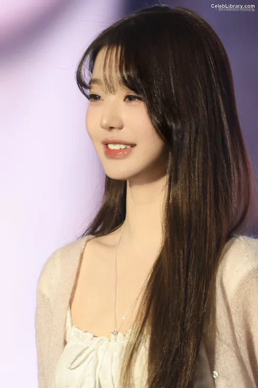 Jang Won-young  장원영 WONYOUNG photo 21 of 5846