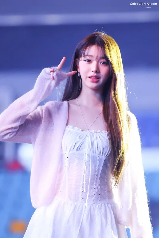 Jang Won-young  장원영 WONYOUNG photo 1 of 5846
