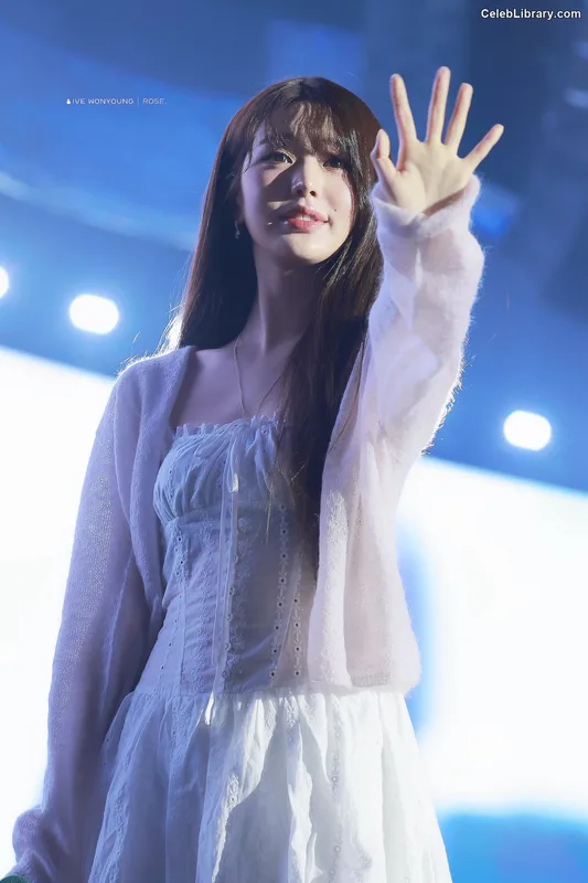 Jang Won-young  장원영 WONYOUNG photo 8 of 5846