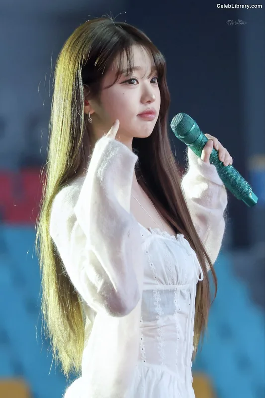 Jang Won-young  장원영 WONYOUNG photo 10 of 5846