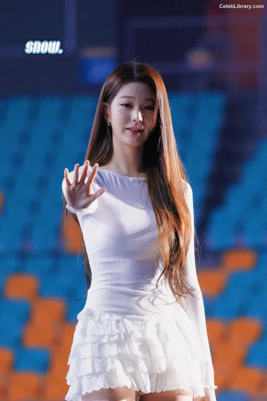 Jang Won-young  장원영 WONYOUNG photo 10 of 5846