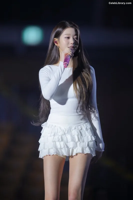 Jang Won-young  장원영 WONYOUNG photo 2 of 5846
