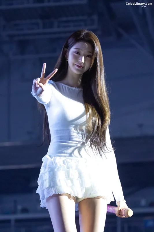Jang Won-young  장원영 WONYOUNG photo 1 of 5846