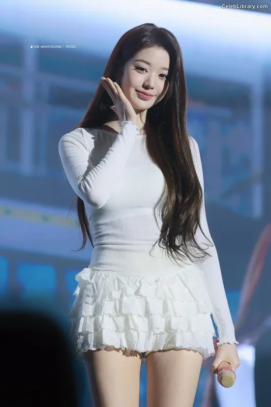 Jang Won-young  장원영 WONYOUNG photo 4 of 5846