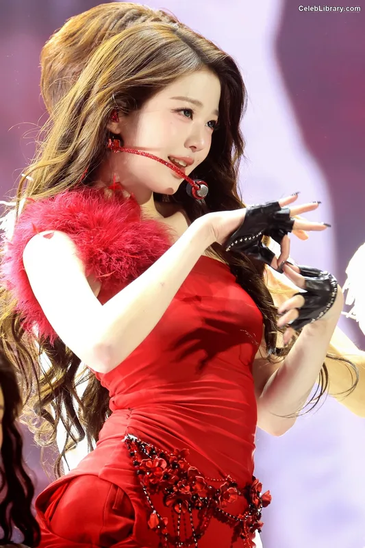 Jang Won-young  장원영 WONYOUNG photo 10 of 5846