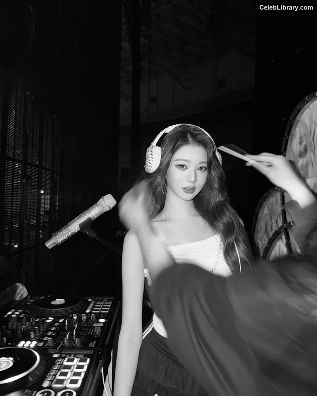 Jang Won-young  장원영 WONYOUNG photo 2 of 5846