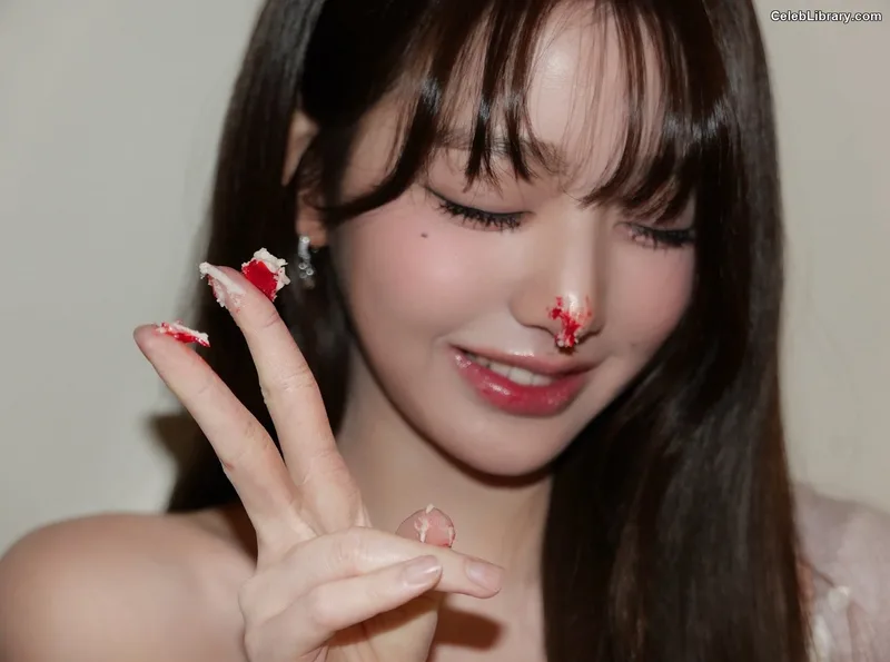 Jang Won-young  장원영 WONYOUNG photo 1 of 5846