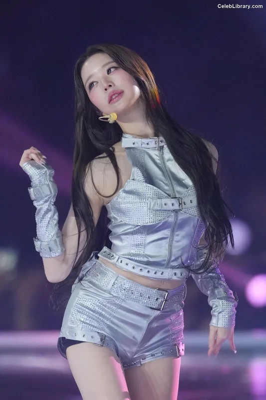 Jang Won-young  장원영 WONYOUNG photo 1 of 5846